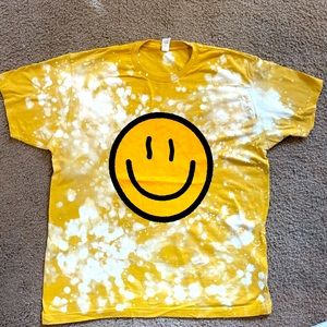 NWOT yellow and white acid wash graphic shirt sleeve tee smiley face emoji tee.